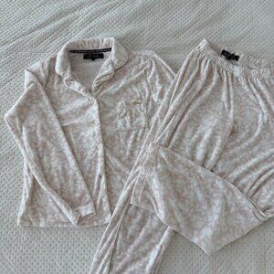 BCBGMAXAZRIA PLUSHY SOFT BABY PINK WHITE FLORAL PYJAMA SMALL